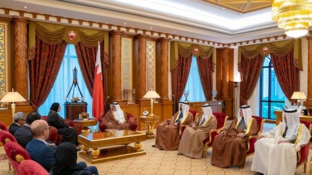 استقبال الأمير سلمان بن حمد آل خليفة لوزيرة الصناعة