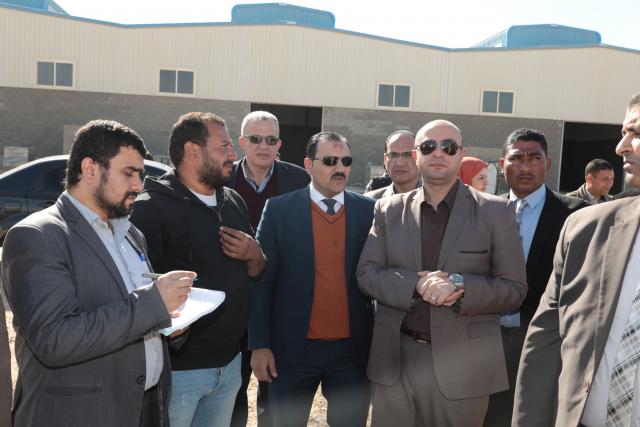 المحافظ اثناء جولته التفقدية