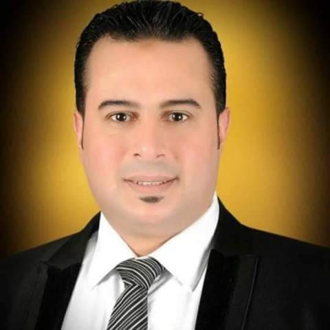 الكاتب ايمن عبد اللطيف