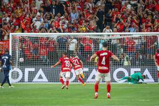 الأهلي يتوج بالسوبر بعد الفوز...
