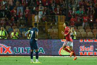 الأهلي يفوز على إنبي بهدفين...