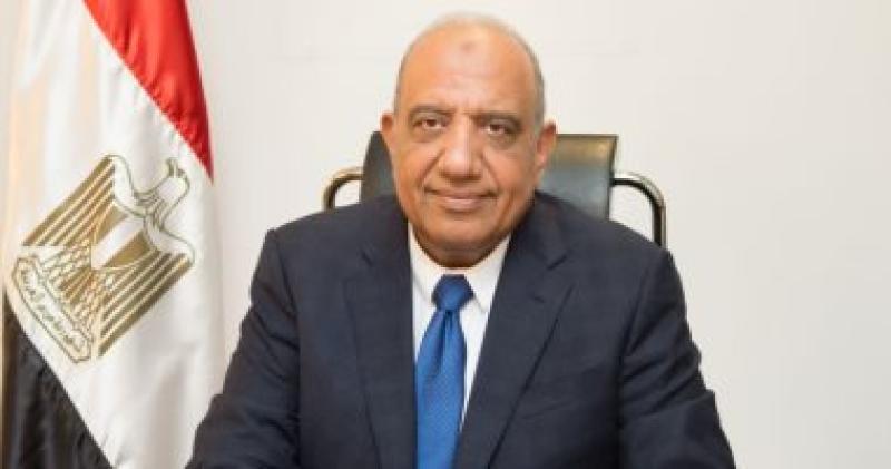 د. محمود عصمت وزير قطاع الاعمال العام