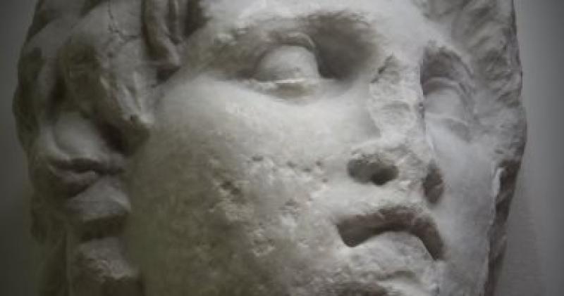 تمثال للاسكندر الاكبر
