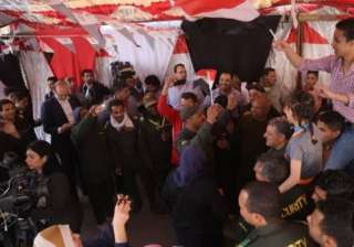 اصطفاف الناخبين أمام مدرسة نورالحرية...