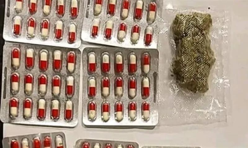 محاولة تهريب كمية من مخدر الماريجوانا وعدد من الأقراص المخدرة