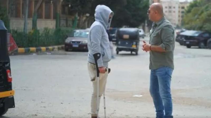 سائق التوكتوك مع الإعلامي أيمن مصطفى
