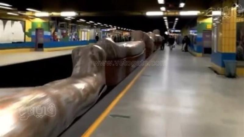 لقطات من الفيديو المفبرك لنقل المومياوات في مترو الأنفاق