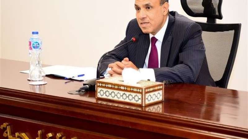وزير الخارجية يجتمع بقيادات الوزارة