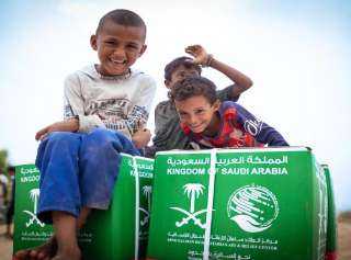 مركز الملك سلمان للإغاثة يوزع...