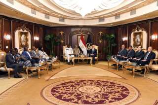 وزير الداخلية يستقبل وزير الأمن...