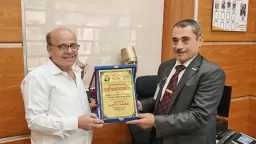 جريدة النور تكرم مدير بنك...