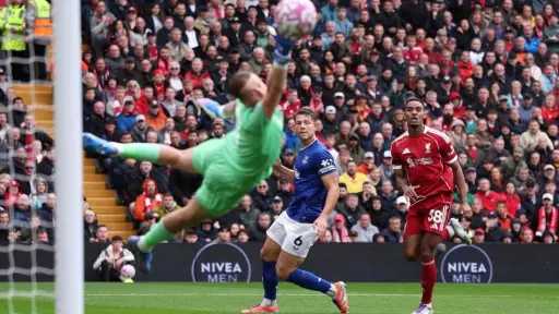 ليفربول يحسم ديربي الميرسيسايد أمام...