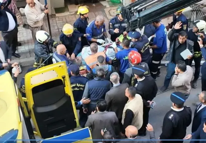 نقاذ سيدة وحفيدتيها بعد انهيار أجزاء من عقار بكرموز بالإسكندرية