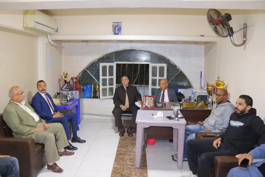 رئيس لجنة تسيي الأعمال بنادي النصر .. يتابع حمام السباحة