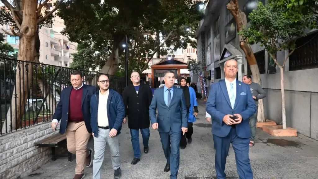 استكمالًا للجولات الميدانية.. مدير مديرية الشباب والرياضة بالقاهرة يتفقد مركز شباب عين شمس