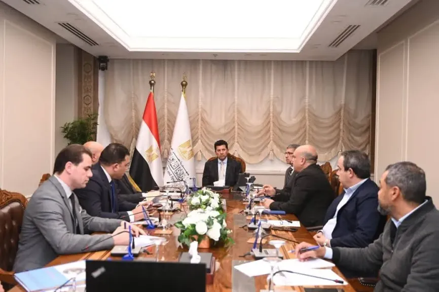 وزير الشباب والرياضة يناقش استعدادات استضافة مصر المحطة الثانية لجولة كأس العالم FIFA 2026