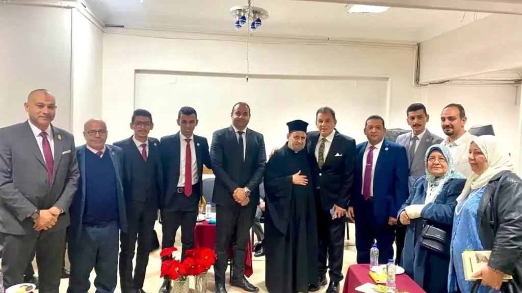 اللواء حاتم باشات يزور كنيسة العائلة المقدسة بالزيتون للتهنئة بعيد الميلاد المجيد.