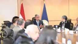وزير السياحة والآثار يترأس اجتماع...