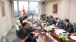 وزير الصحة يبحث مع إدارة...