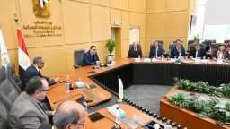 وزير الإسكان يتابع تنفيذ مشروعات...
