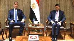 وزير الشباب والرياضة يبحث مع...