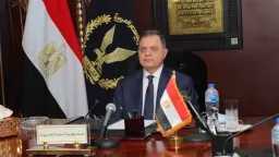 وزير الداخلية يجدد الثقة في...