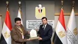 د. أشرف صبحي يشهد تسليم...