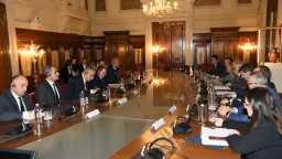 وزير الداخلية يبحث مع نظيره...