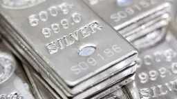 75 دولارًا للأوقية.. الفضة تشهد...